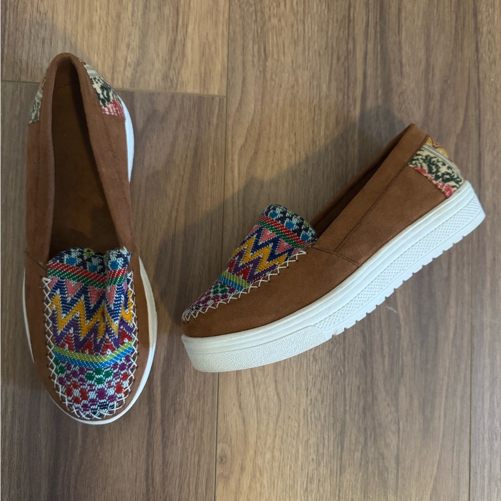 Size 5 authentic Guatemalan brown/ Multicolor Women's moccasin flats